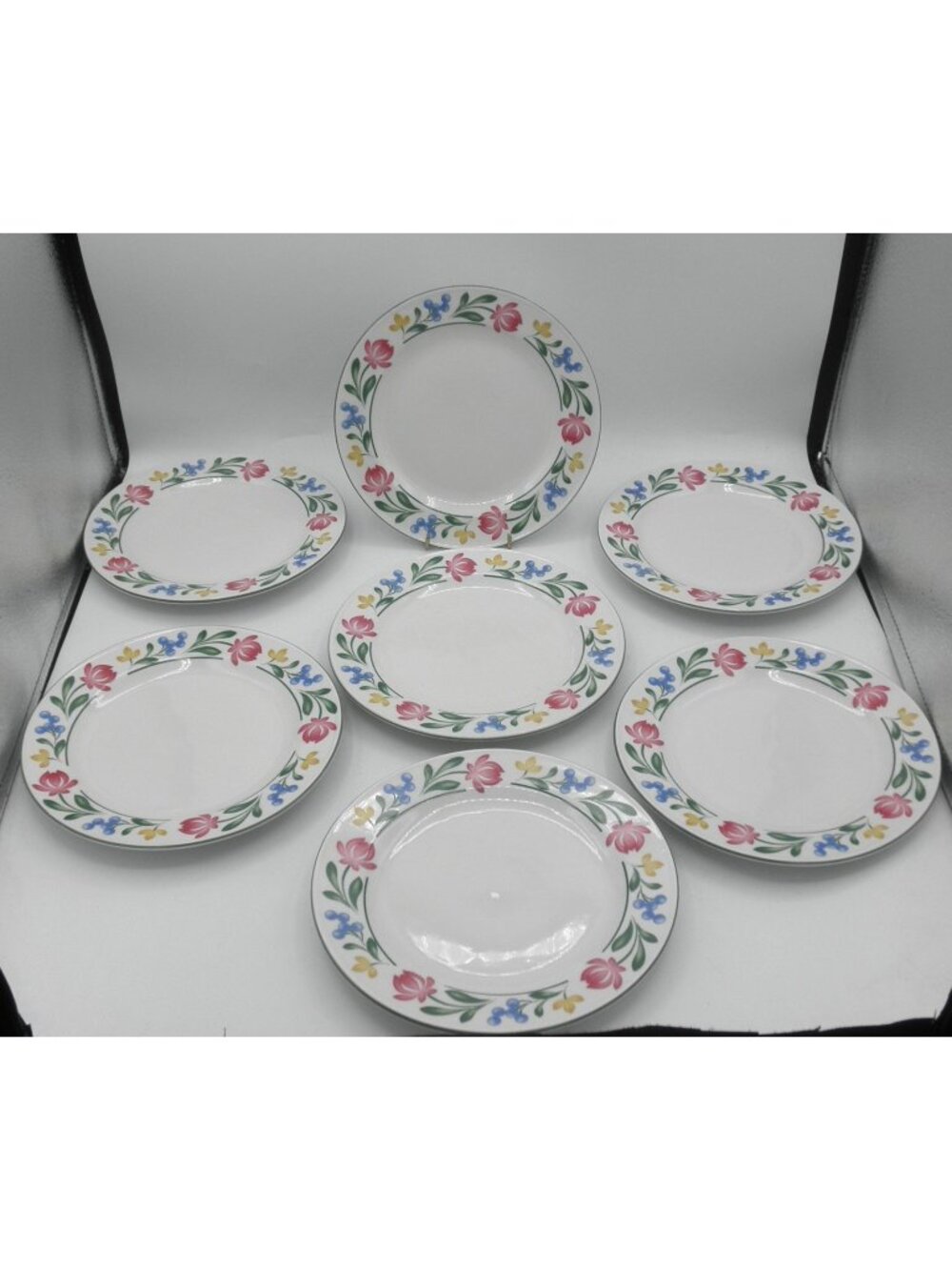 Dorchester by Farberware 7-5/8 Inch Salad Plates set of 7 Pattern Code: FWCDOR